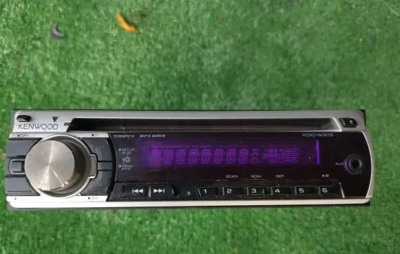 Fiat Barchetta Radio/CD/DVD/GPS head unit KDCW313A