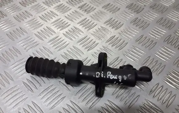 Peugeot 407 Clutch slave cylinder 