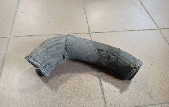Volvo V70 Intercooler hose/pipe