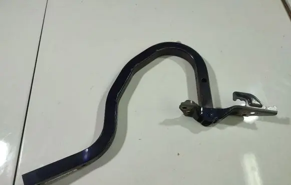 Tailgate/trunk/boot hinge