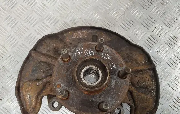 Toyota Avensis T250 Front wheel hub 4350205040 477820F010