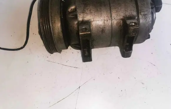 Volkswagen PASSAT B5 Air conditioning (A/C) compressor (pump)