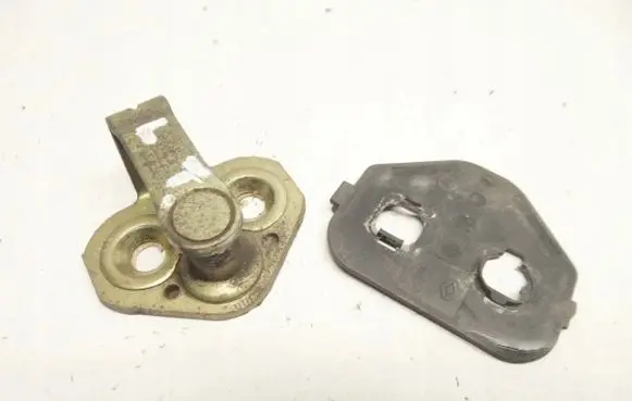Renault Thalia I Front door lock loop/hook striker 7700434762