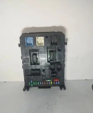 Peugeot 3008 I Fuse module 967847718001 K0400051212
