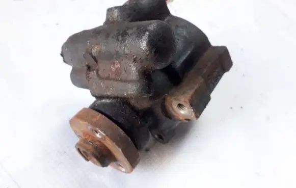 Renault Laguna I Power steering pump 7700823735f 7700823794b