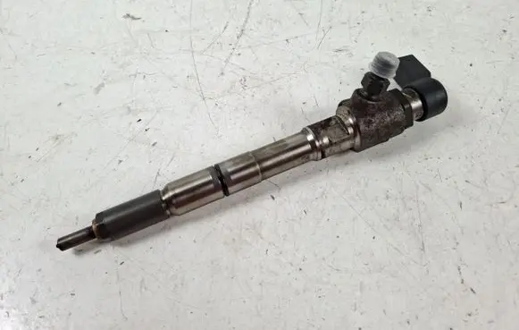 Volkswagen Touran II Fuel injector 03L130277B