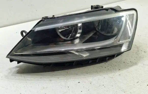 Volkswagen Jetta VI Headlight/headlamp