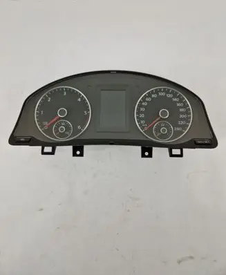 Volkswagen Golf Plus Speedometer (instrument cluster) 5M0920870B