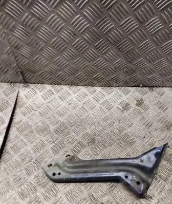 Audi Q5 SQ5 Fender mounting bracket 8r0821135