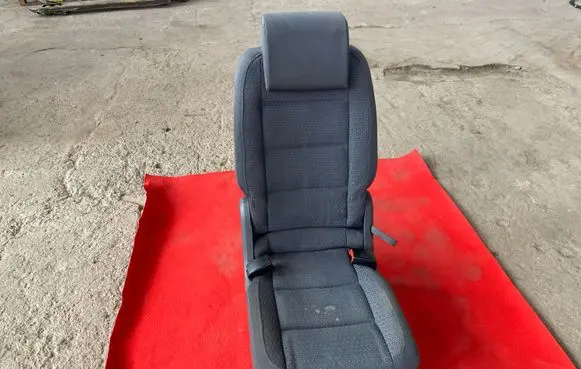 Volkswagen Touran I Second row seats 1T0883064D