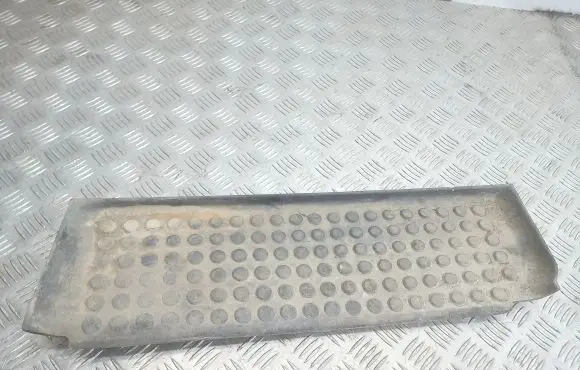 Front sill trim cover
