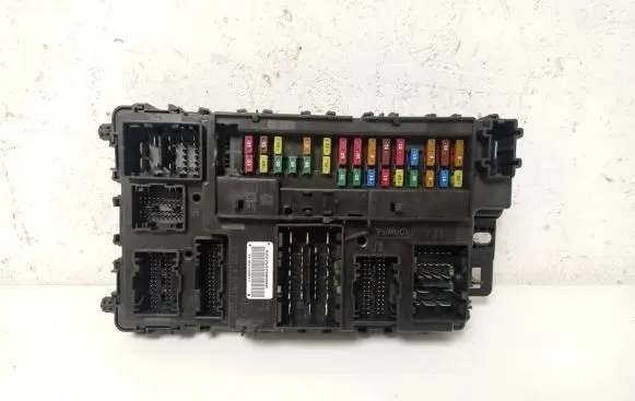 Ford Mondeo MK V Fuse module DG9T14B476B