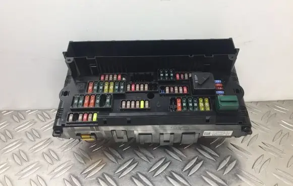 BMW 5 F10 F11 Fuse module 9234421 270511 01752244