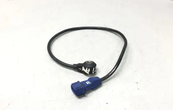 Volkswagen Golf III Detonation knock sensor 054905377G