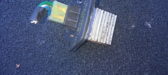 KIA Carens I Heater blower motor/fan resistor