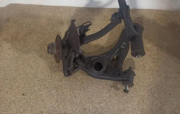 Mercedes-Benz E AMG W210 Front wheel hub 2021501308