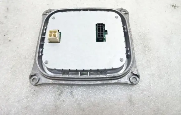 Peugeot 308 Xenon control unit/module 130732940400