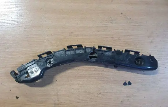 Toyota Verso Rear bumper mounting bracket 525760F020