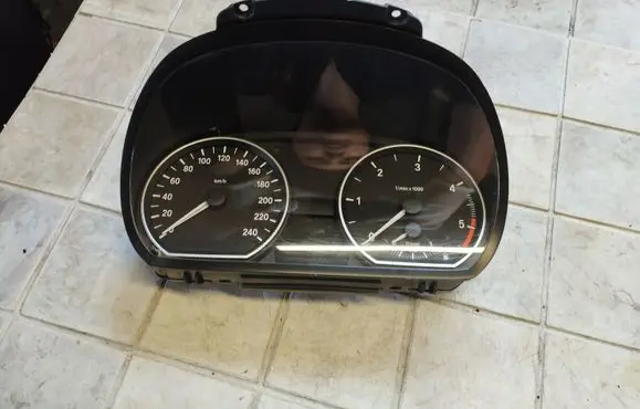BMW 1 E81 E87 Speedometer (instrument cluster) 102495293 918704602