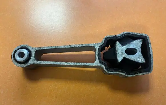 Engine mount bracket