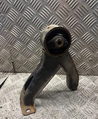 Jeep Patriot Engine mounting bracket 495AE