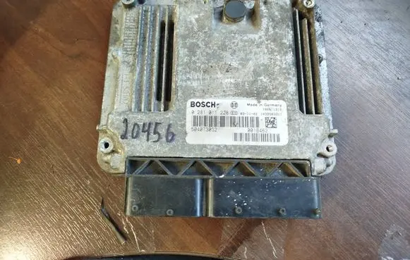 Iveco Daily 35.8 - 9 Engine control unit/module 504073032 0281011228
