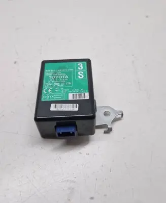 Toyota Prius (XW30) Door central lock control unit/module 8974047030 51B445000
