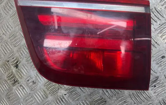 Tailgate rear/tail lights