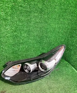 KIA Sportage Headlight/headlamp 92101F1110