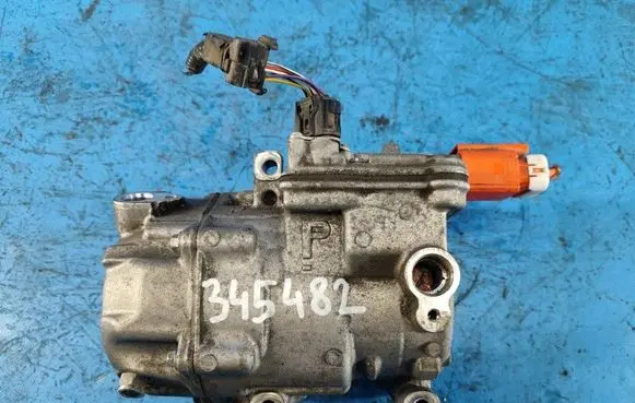 Toyota Prius+ (ZVW40) Air conditioning (A/C) compressor (pump) 8837047060