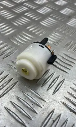 Audi A6 S6 C5 4B Ignition lock contact 4B0905849