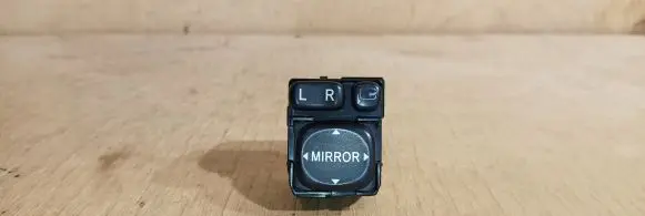 Wing mirror switch