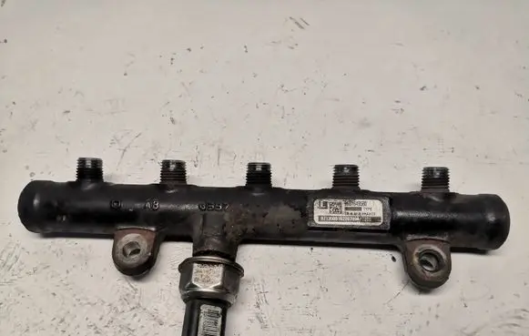 Volvo V50 Fuel main line pipe 9681649580