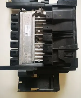 BMW 5 G30 G31 G38 Engine block 9896978