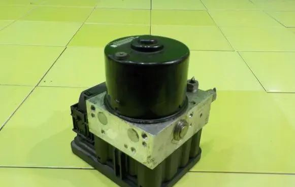 Chevrolet Orlando ABS Pump 13356788