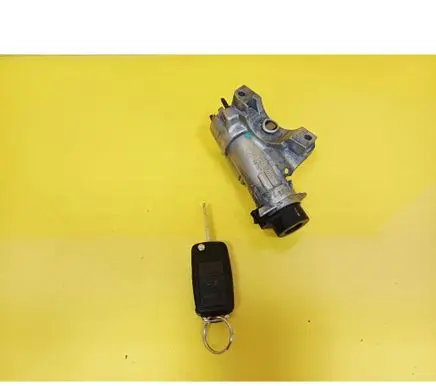 Volkswagen PASSAT B5.5 Ignition lock 4B0905851C