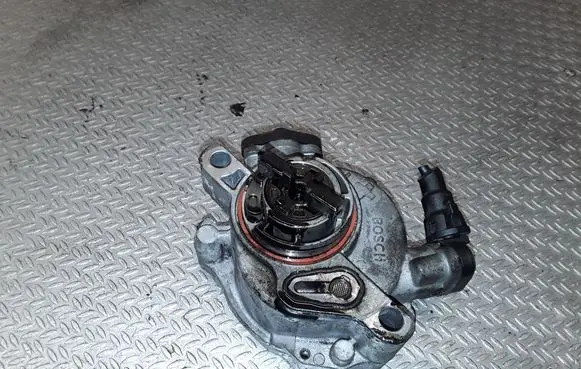 Citroen C4 II Vacuum pump 9804021880