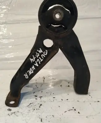 Mitsubishi Outlander Engine mount bracket