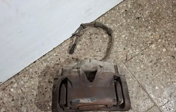 Volvo XC70 Front brake caliper 945