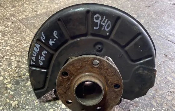 Volkswagen Touran I Front wheel hub