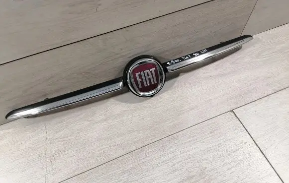 Fiat 500L Front bumper upper radiator grill 735637413