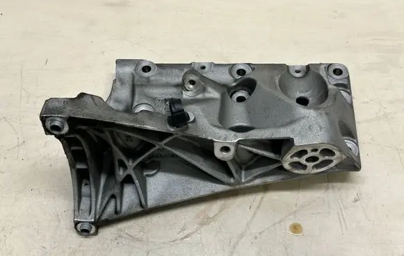 Porsche Cayenne (92A) Engine mounting bracket 9481022151R 948102215