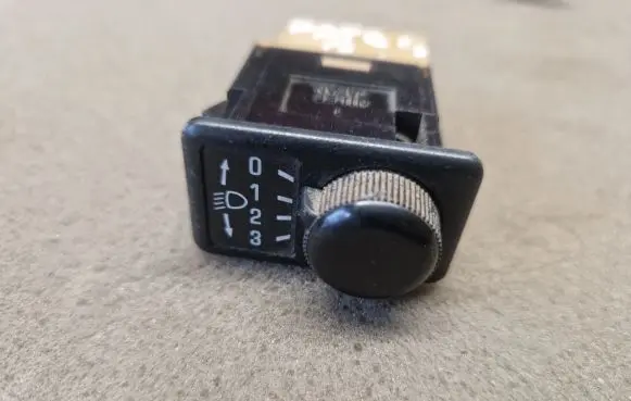 Nissan Patrol Y61 Headlight level height control switch