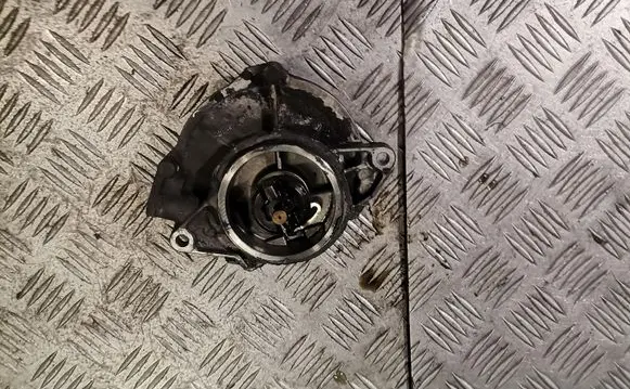 Audi A6 S6 C6 4F Vacuum pump