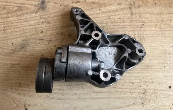 Volkswagen Golf V A/C compressor mount bracket 1K0260885B