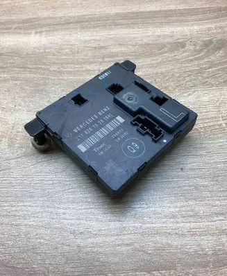 Mercedes-Benz E W211 Door control unit/module 2118201526 356805LEFT
