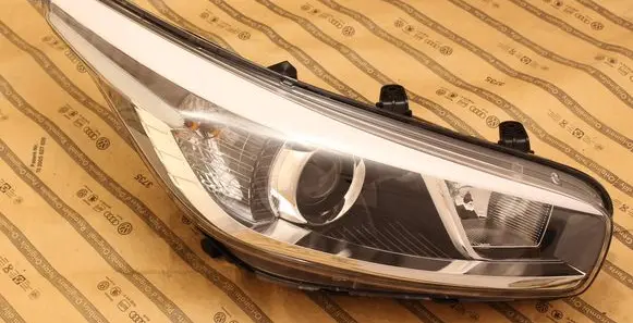 KIA Ceed Headlight/headlamp 92102A2010