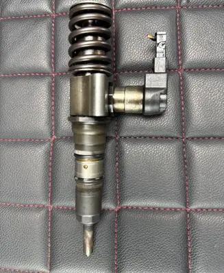 Volkswagen PASSAT B6 Fuel injector 03G130
