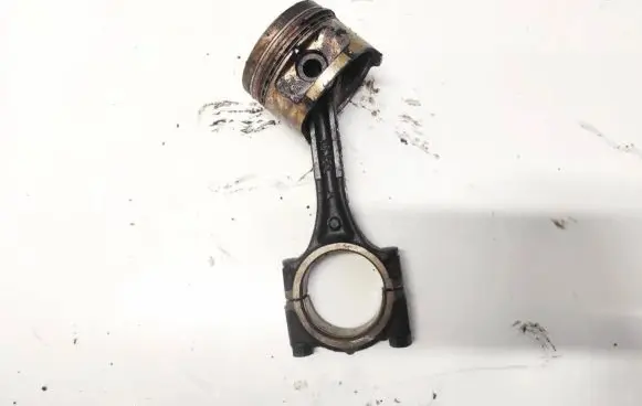 Hyundai Accent Piston with connecting rod