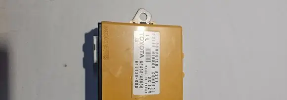 Lexus RX 300 Wing mirror control module 8943048030 615139000
